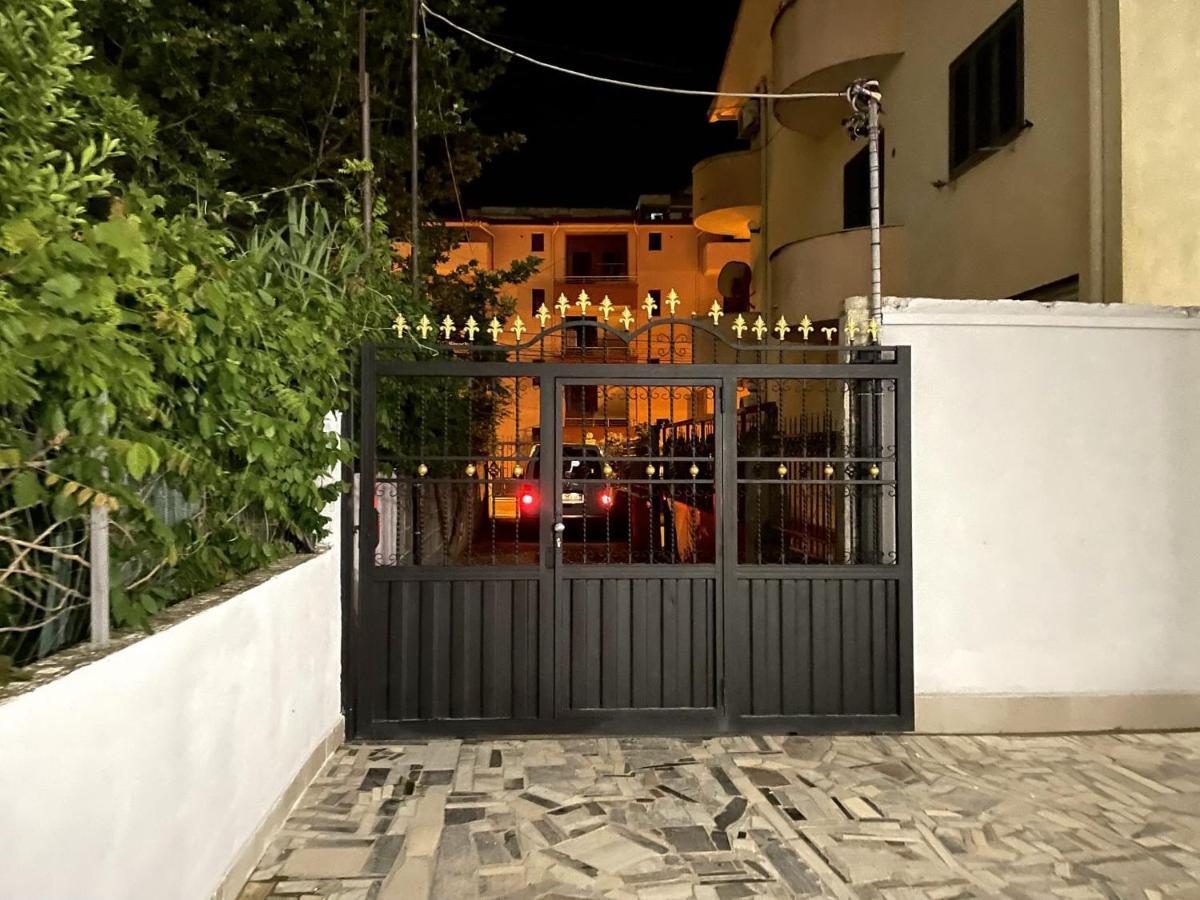 Edlira Apartments Драч Екстериор снимка