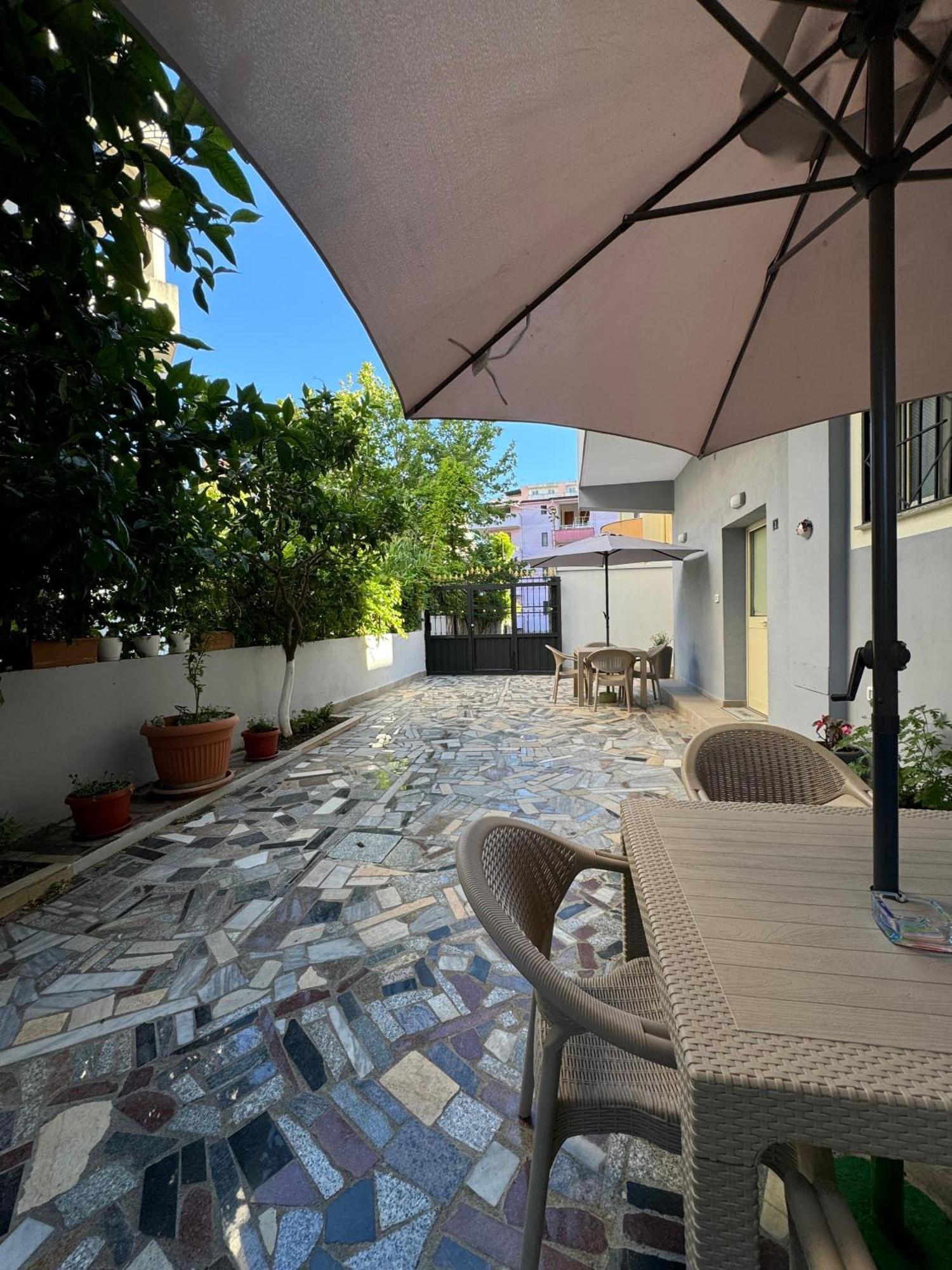 Edlira Apartments Драч Екстериор снимка